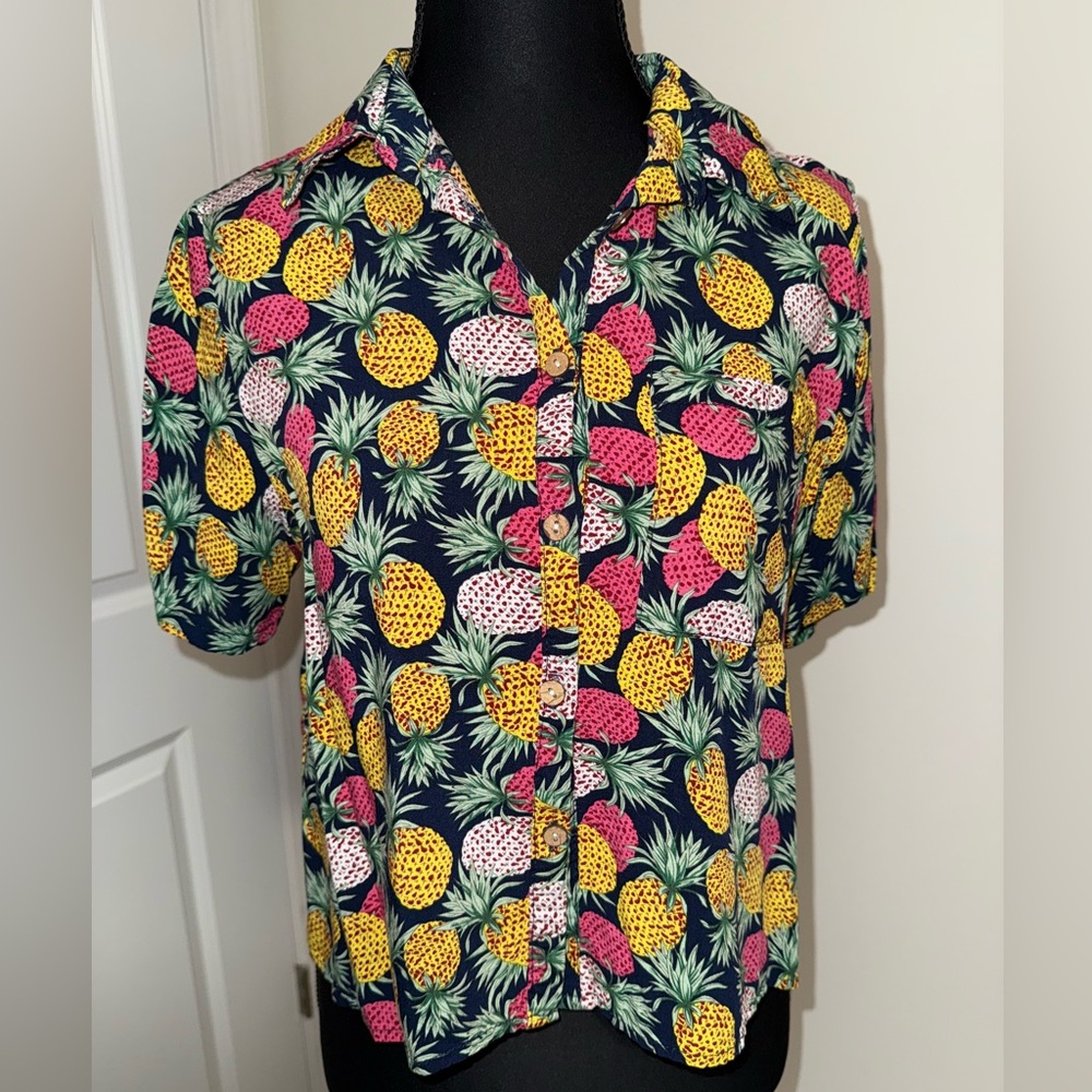 Pineapple Short-Sleeve Button-up